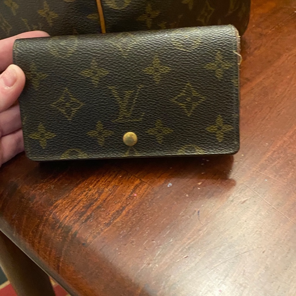 Authentic Louis Vuitton monogram wallet - Picture 2 of 9